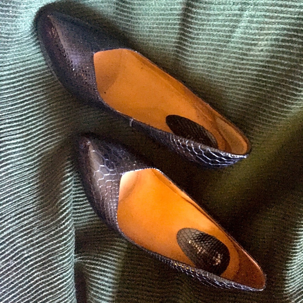 A chic pair of black leather, croc pattern, Earth heels. Size 8. Worn twice.